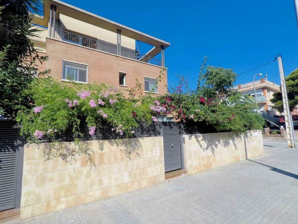 Beach House Кастельдефельс Экстерьер фото