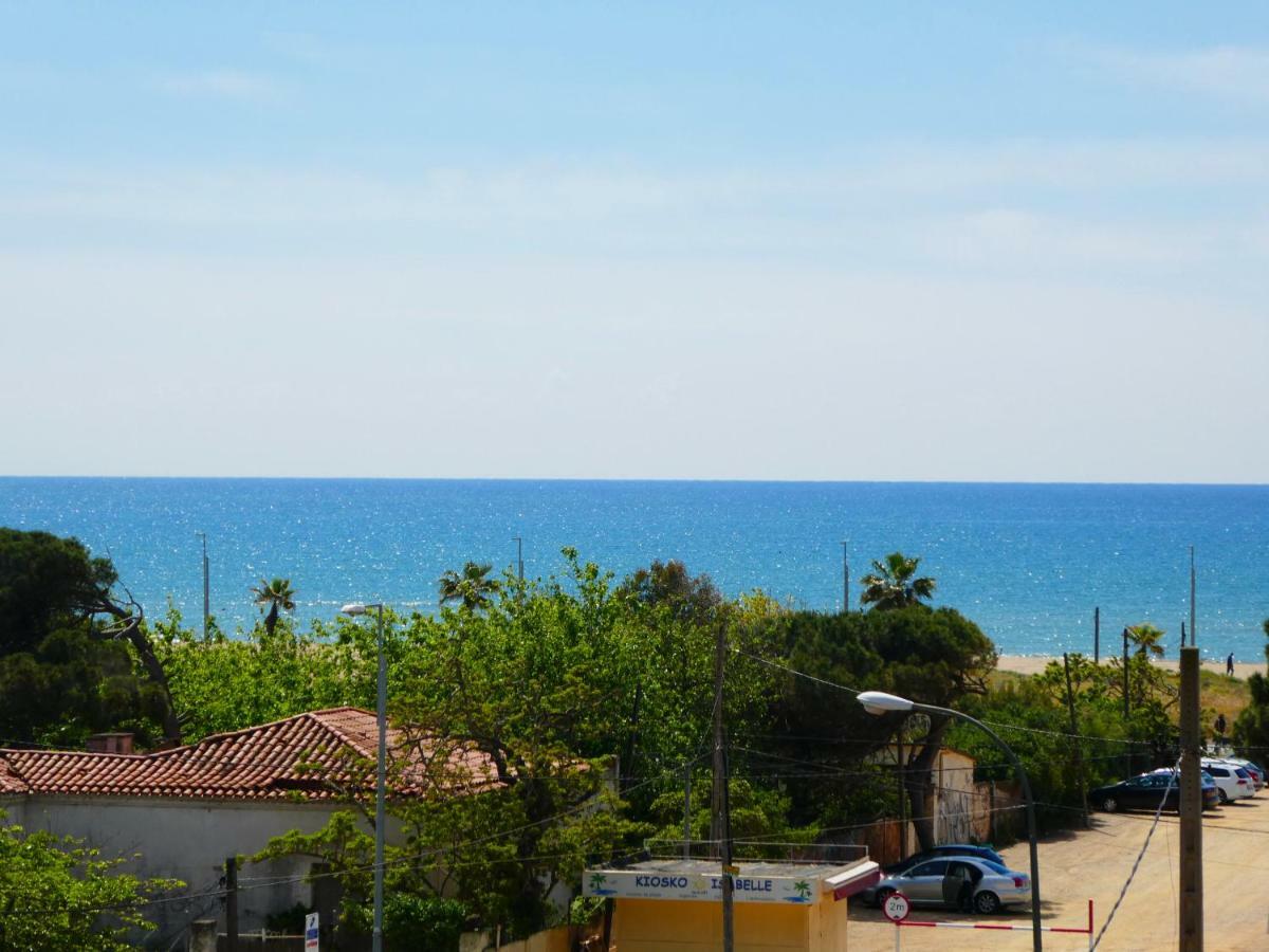 Beach House Кастельдефельс Экстерьер фото